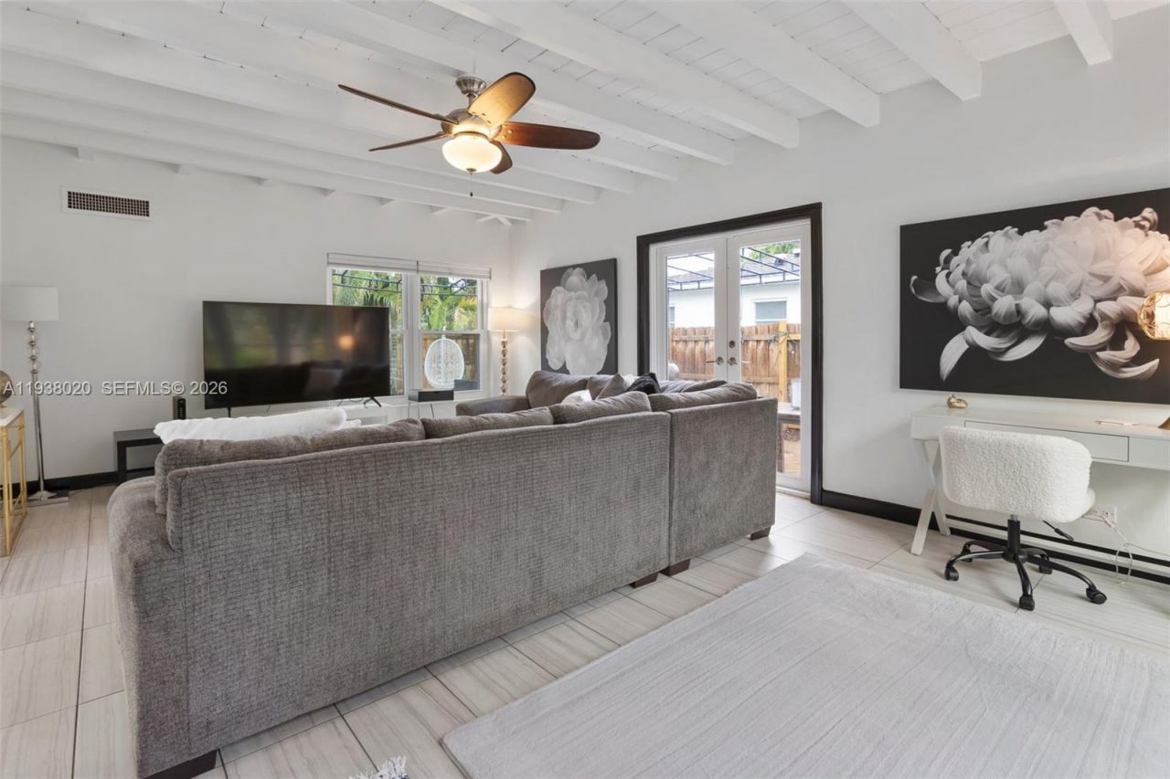 8700 N Miami Ave, El Portal, FL 33150 Photo