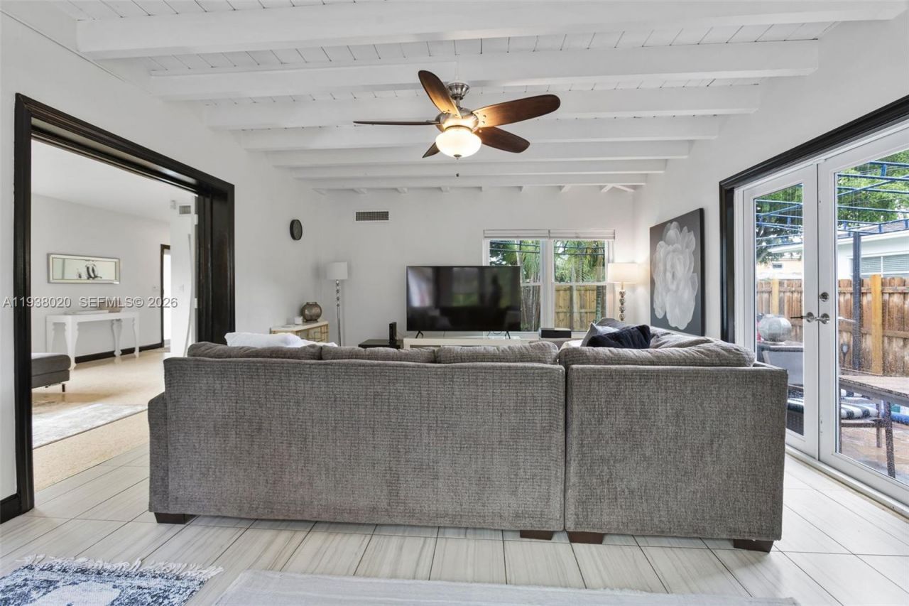 8700 N Miami Ave, El Portal, FL 33150 Photo