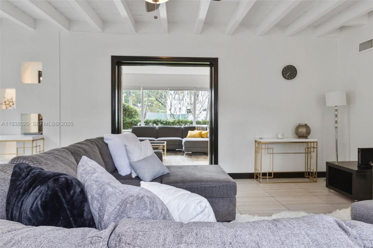 8700 N Miami Ave, El Portal, FL 33150 Photo