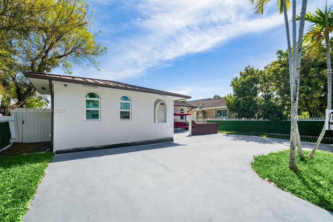 2356 SW 24th St, Miami, FL 33145 Photo