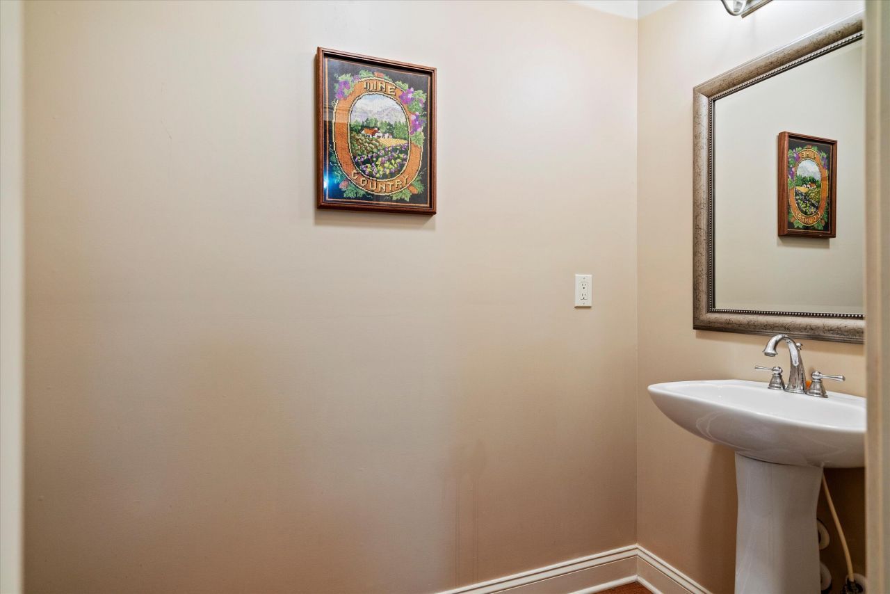 2217 Beckenham Drive Photo 24