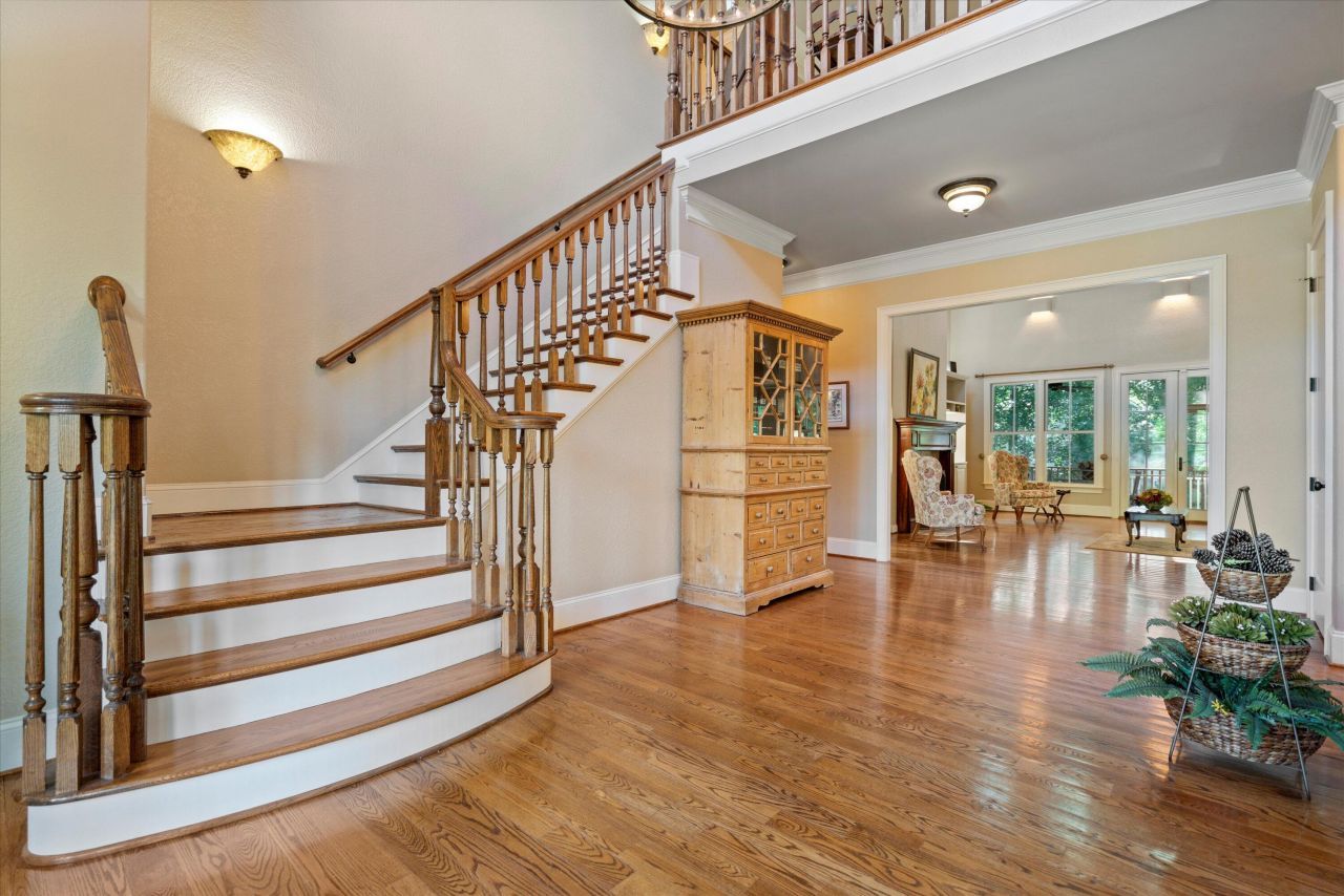 2217 Beckenham Drive Photo 9