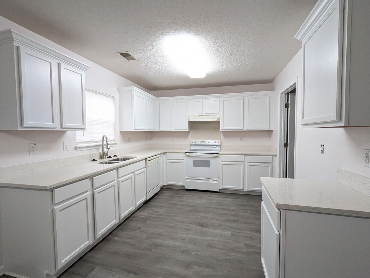 2452 Melville Road Photo 6