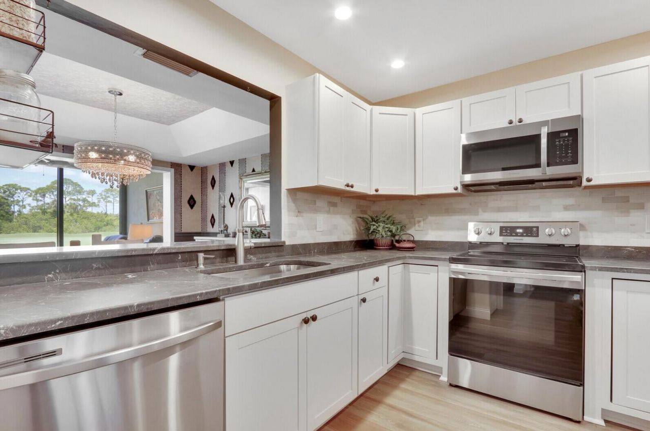 5661 SE Foxcross Place, Stuart, FL 34997 Photo