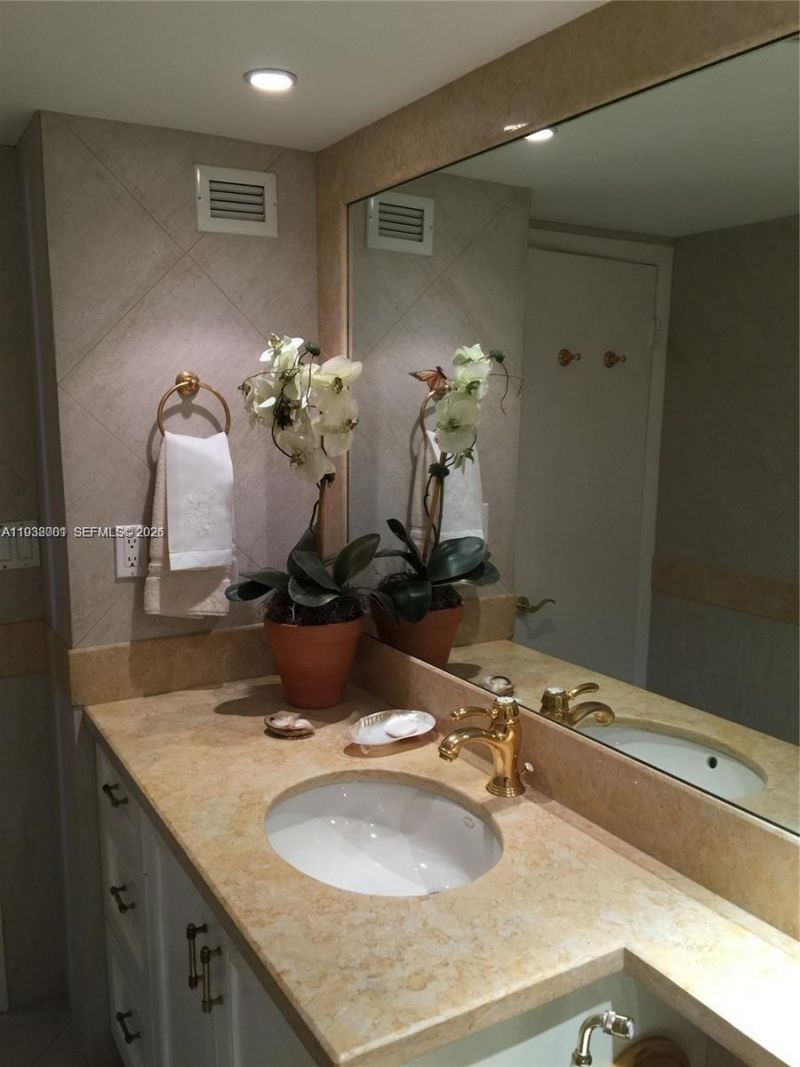 1121 Crandon Blvd, Unit F1107, Key Biscayne, FL 33149 Photo