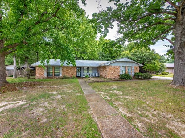203 Cottonwood Drive, England, AR 72046
