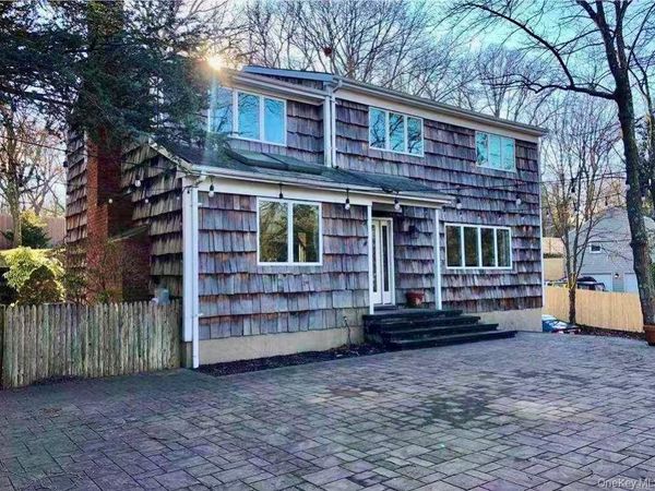 33 Pilgrim Drive, Port Jefferson, NY 11777