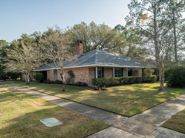 613 Kimmeridge Dr, Baton Rouge, LA 70815