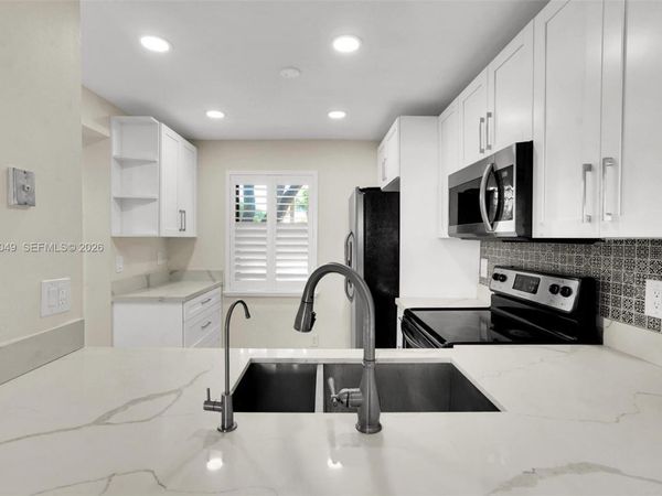 10401 W Broward Blvd, Unit 205, Plantation, FL 33324