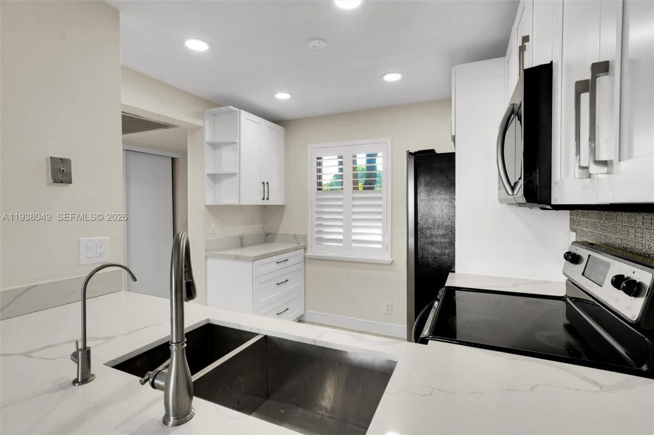 10401 W Broward Blvd, Unit 205, Plantation, FL 33324 Photo