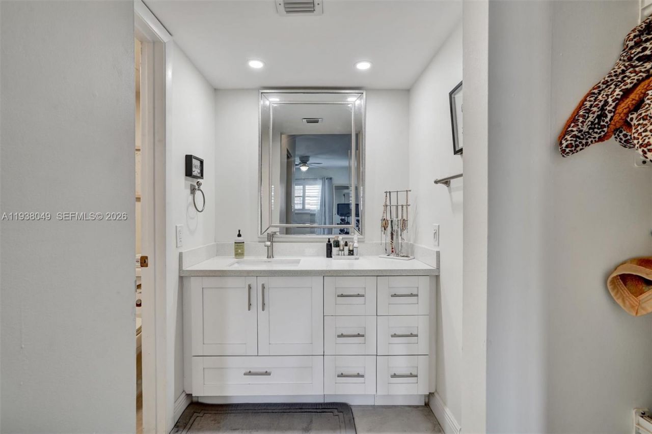 10401 W Broward Blvd, Unit 205, Plantation, FL 33324 Photo