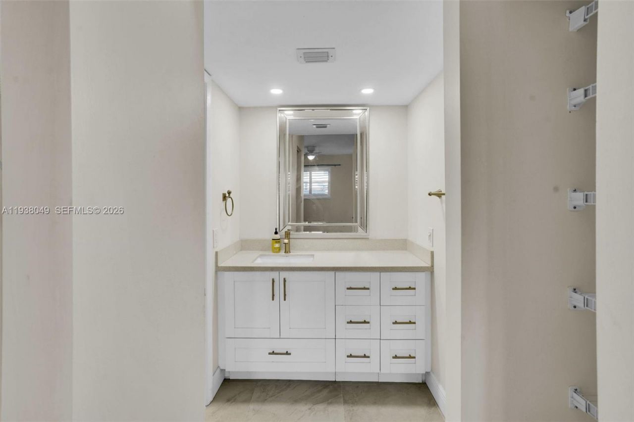 10401 W Broward Blvd, Unit 205, Plantation, FL 33324 Photo