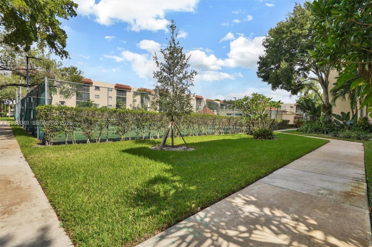 10401 W Broward Blvd, Unit 205, Plantation, FL 33324 Photo