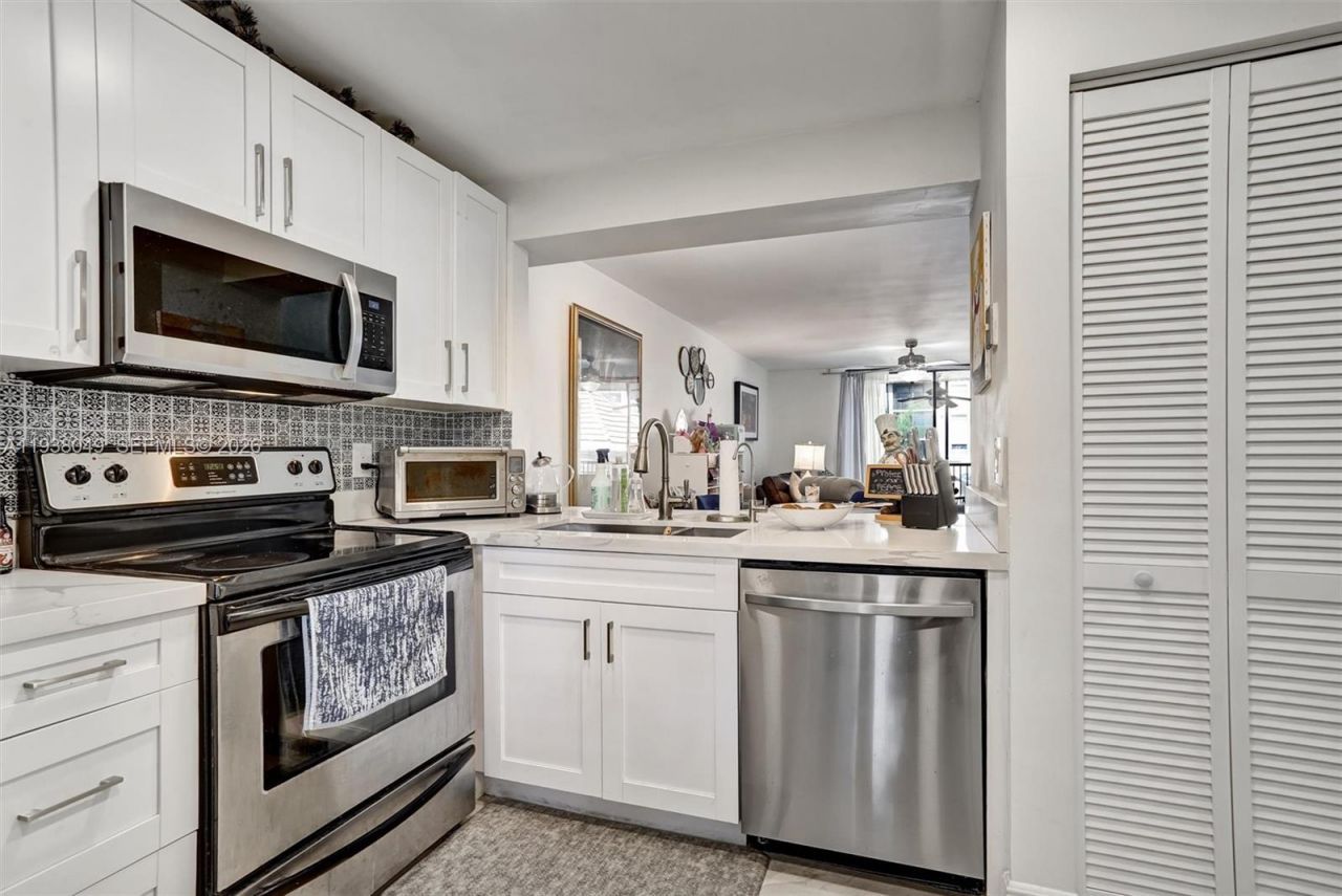 10401 W Broward Blvd, Unit 205, Plantation, FL 33324 Photo