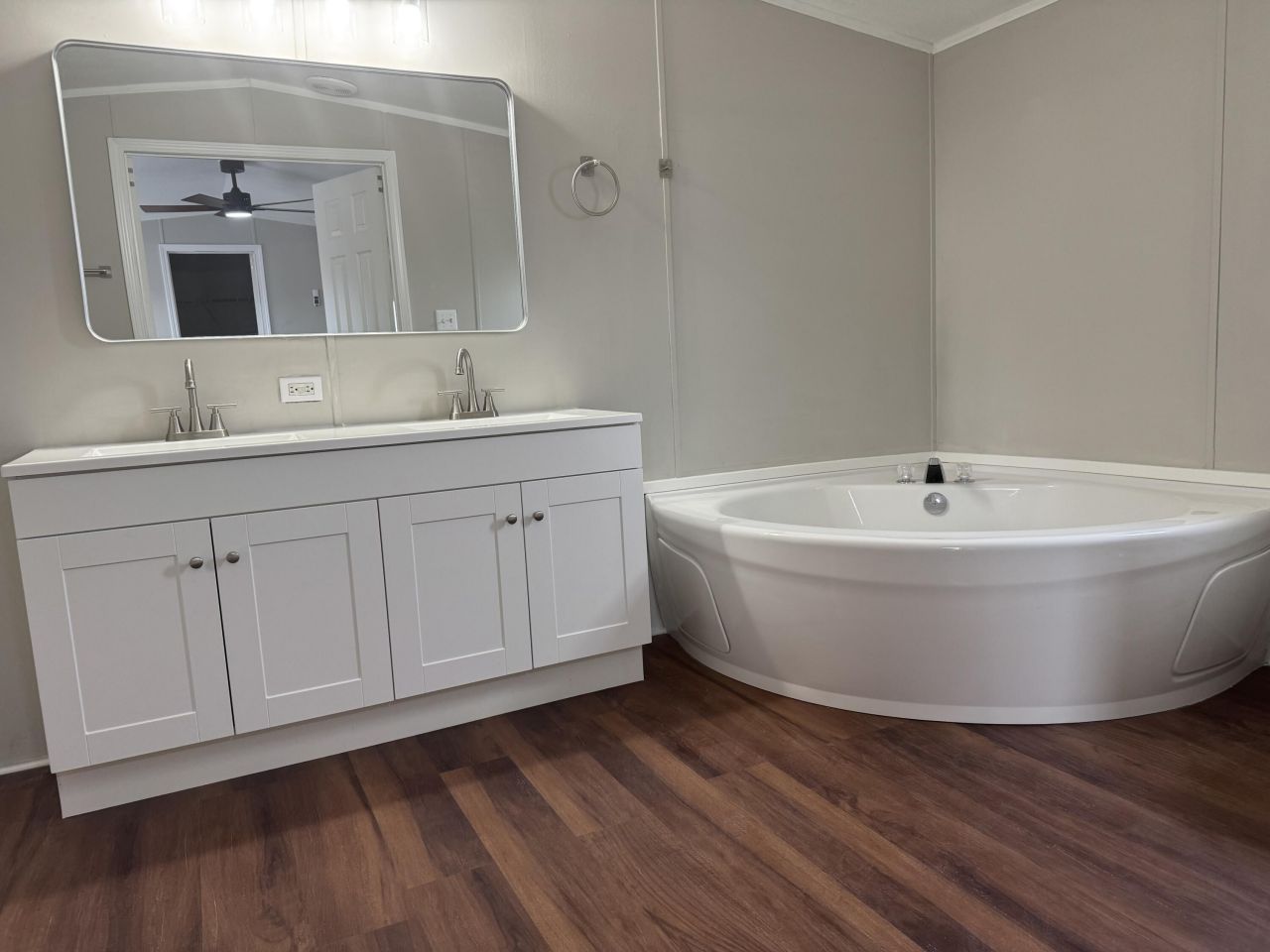 370 Shady Grove Road Photo 12