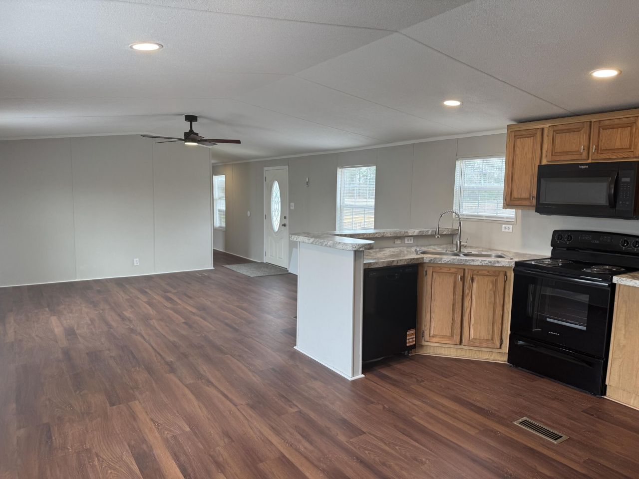 370 Shady Grove Road Photo 16