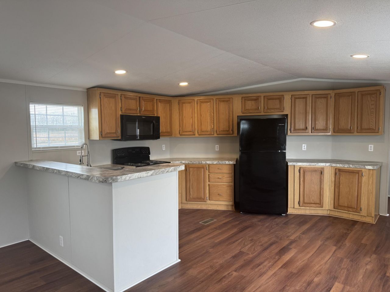 370 Shady Grove Road Photo 17