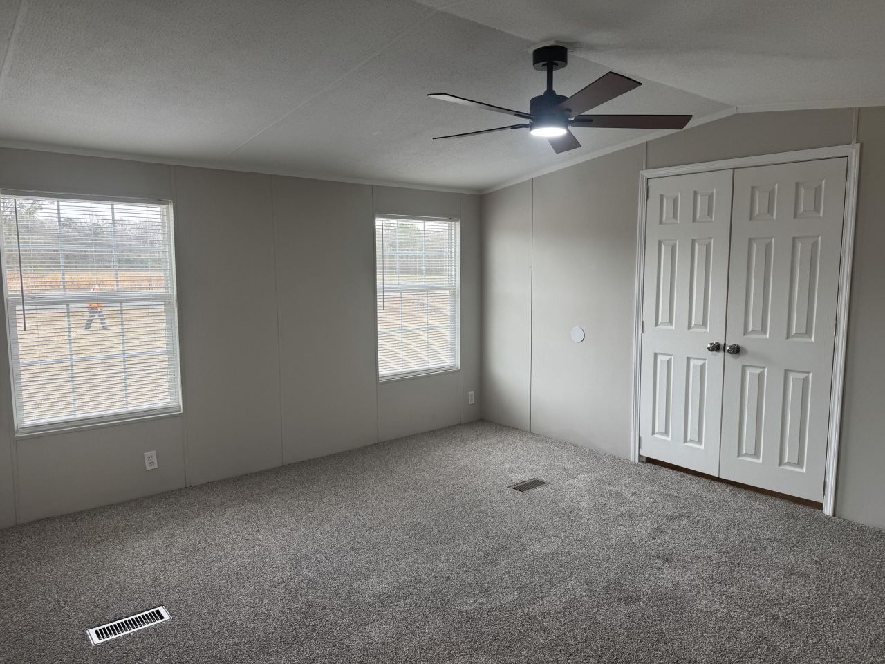 370 Shady Grove Road Photo 9