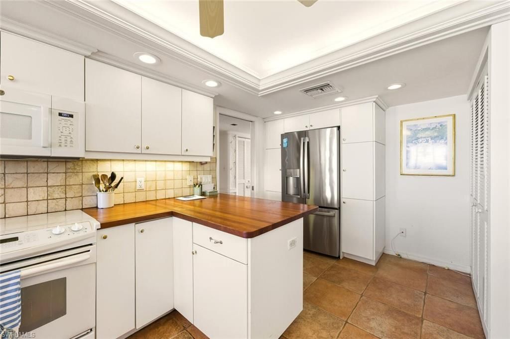 2378 Gulf Shore Blvd N, Unit 303, Naples, FL 34103 Photo