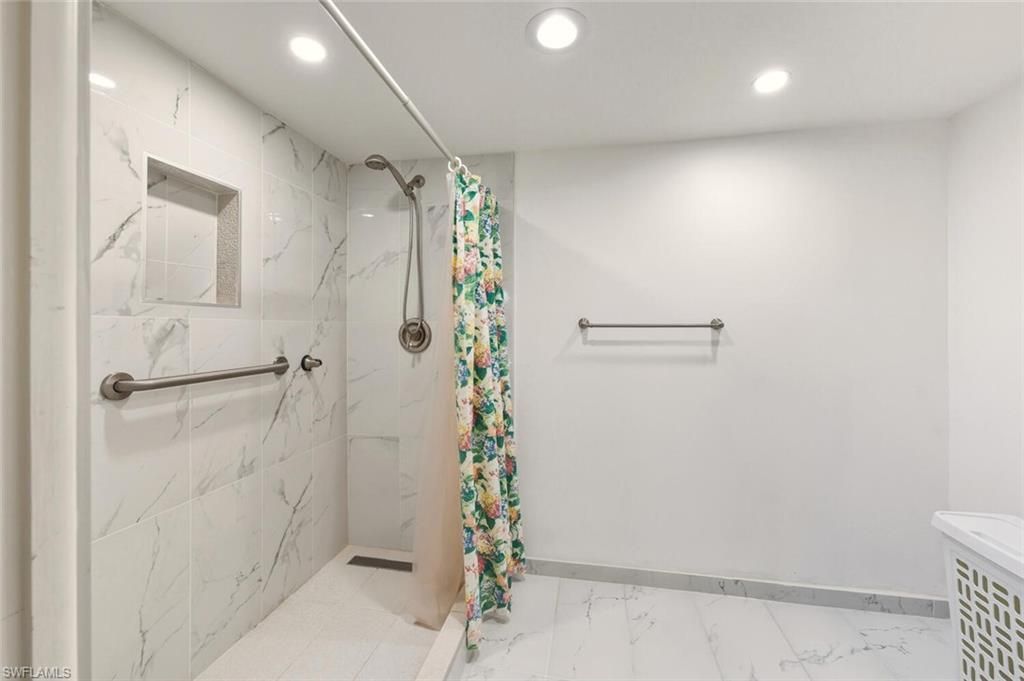 2378 Gulf Shore Blvd N, Unit 303, Naples, FL 34103 Photo