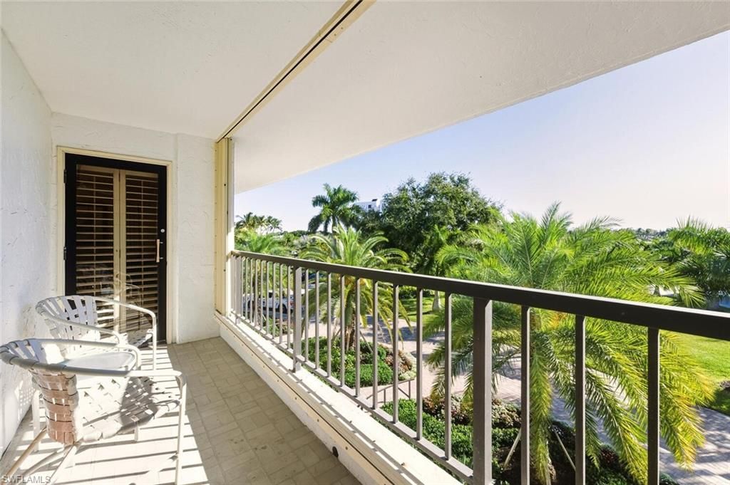 2378 Gulf Shore Blvd N, Unit 303, Naples, FL 34103 Photo