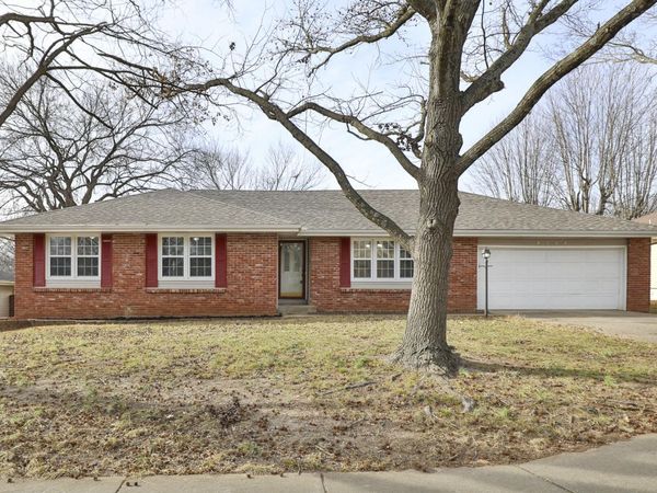 5725 S Dollison Avenue, Springfield, MO 65810
