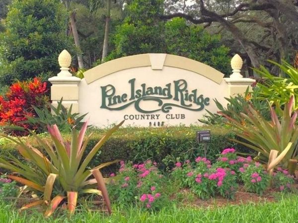 9501 Seagrape Drive, Unit 305, Davie, FL 33324