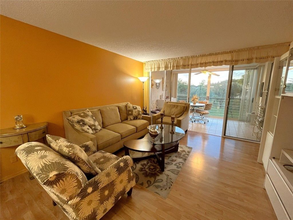 9501 Seagrape Drive, Unit 305, Davie, FL 33324 Photo