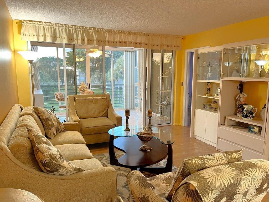 9501 Seagrape Drive, Unit 305, Davie, FL 33324 Photo