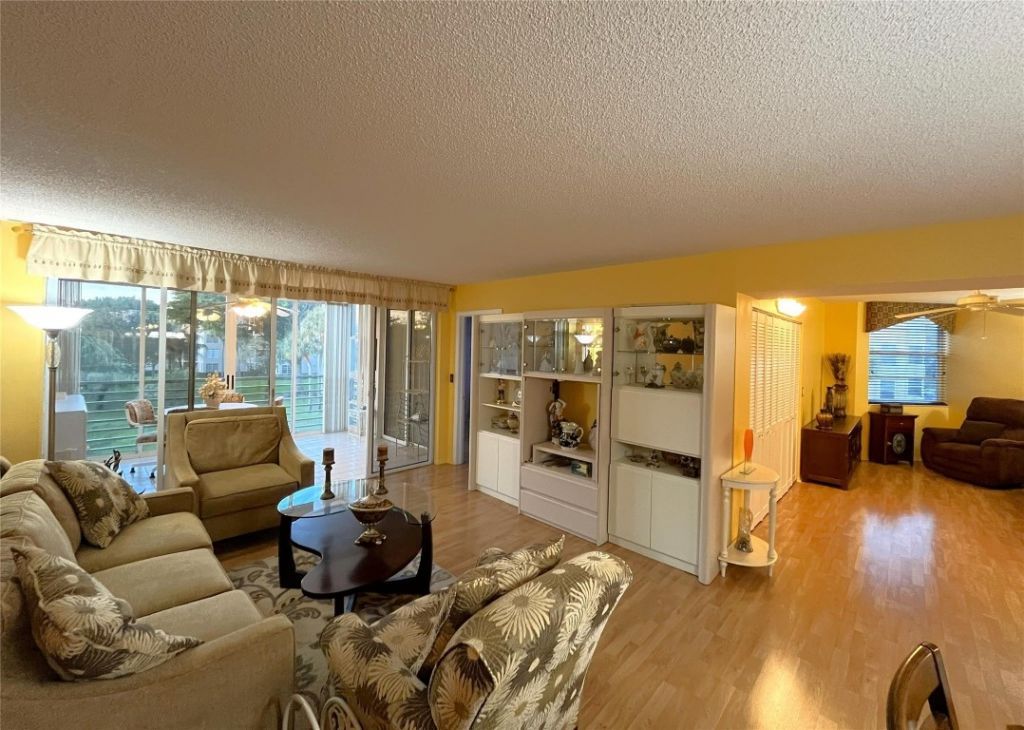 9501 Seagrape Drive, Unit 305, Davie, FL 33324 Photo
