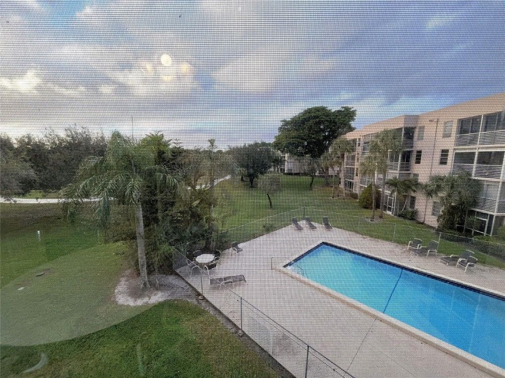 9501 Seagrape Drive, Unit 305, Davie, FL 33324 Photo