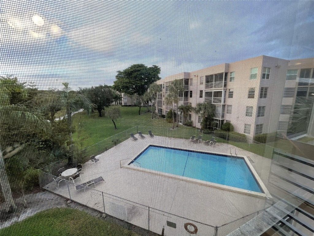 9501 Seagrape Drive, Unit 305, Davie, FL 33324 Photo