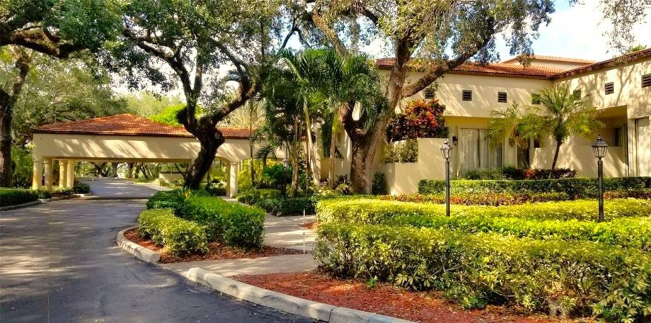 9501 Seagrape Drive, Unit 305, Davie, FL 33324 Photo