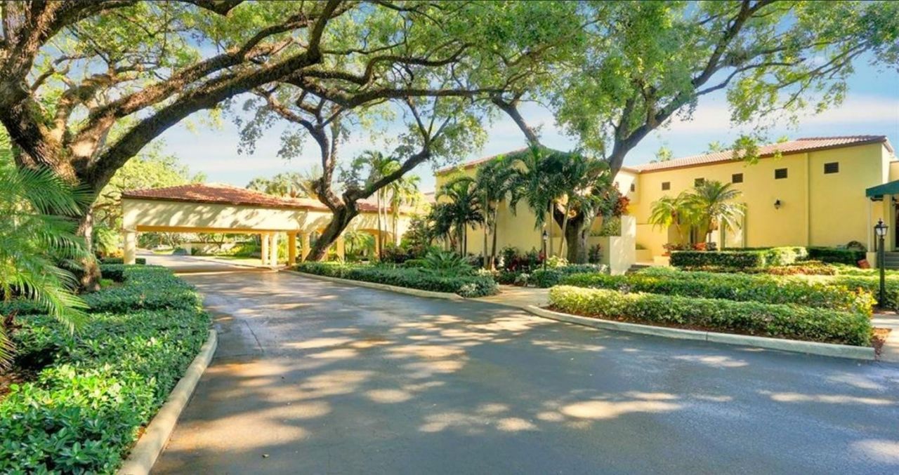 9501 Seagrape Drive, Unit 305, Davie, FL 33324 Photo