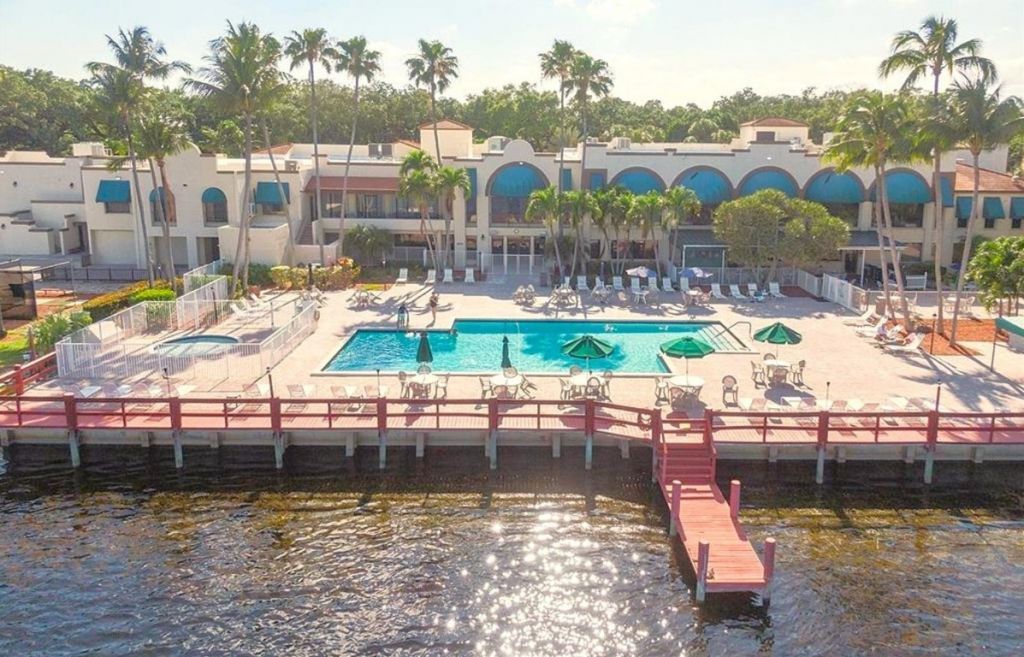 9501 Seagrape Drive, Unit 305, Davie, FL 33324 Photo