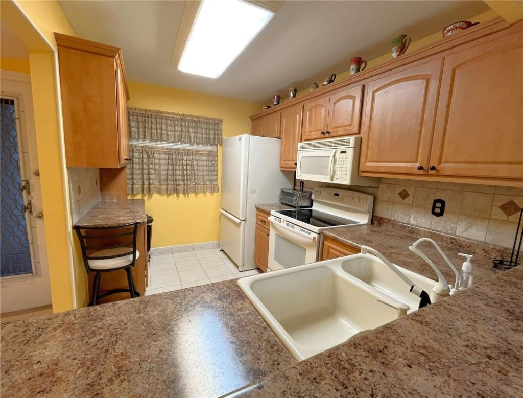 9501 Seagrape Drive, Unit 305, Davie, FL 33324 Photo