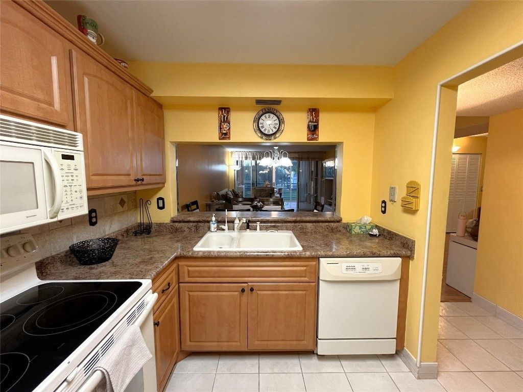 9501 Seagrape Drive, Unit 305, Davie, FL 33324 Photo