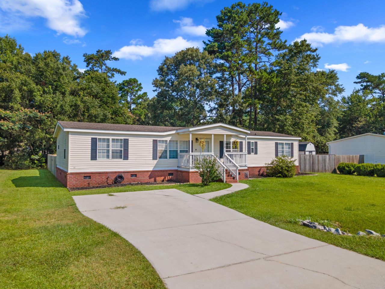 126 Fall Creek Boulevard Photo 1