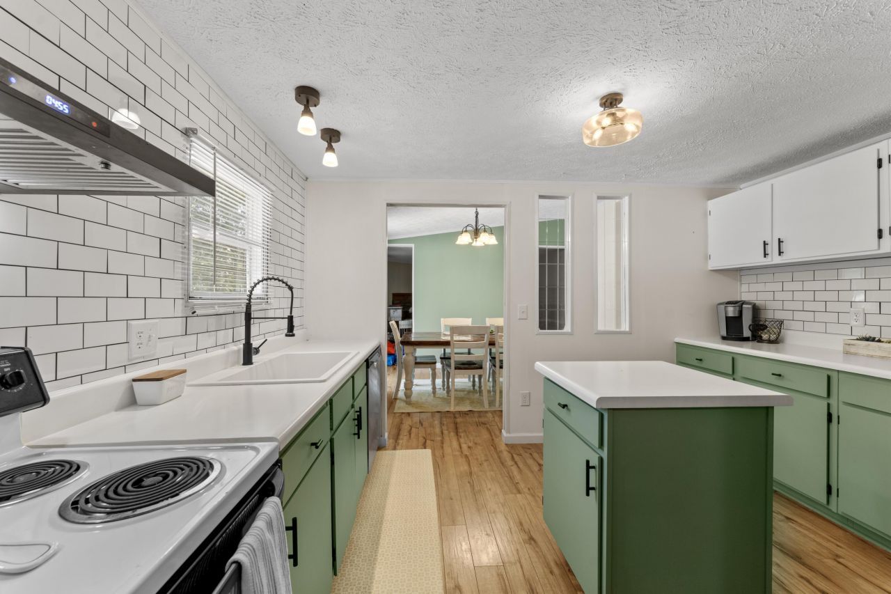 126 Fall Creek Boulevard Photo 14