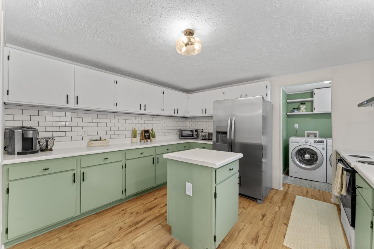 126 Fall Creek Boulevard Photo 17