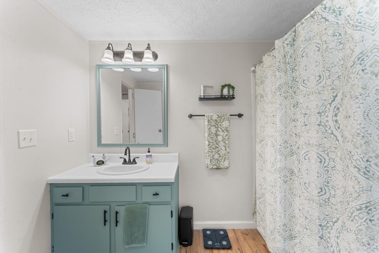 126 Fall Creek Boulevard Photo 32