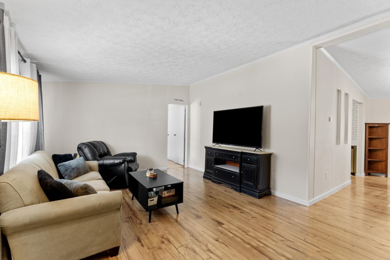 126 Fall Creek Boulevard Photo 7