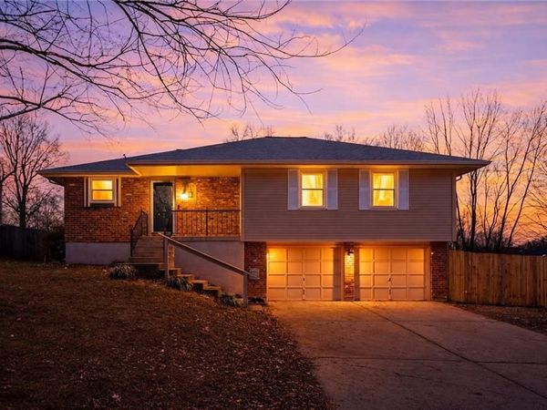 310 SE Shamrock Lane, Blue Springs, MO 64014