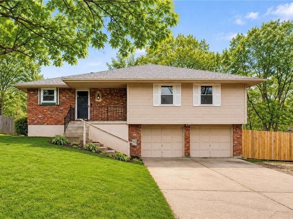 310 SE Shamrock Lane, Blue Springs, MO 64014