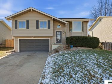 2121 W Cove Court, Lincoln, NE 68522