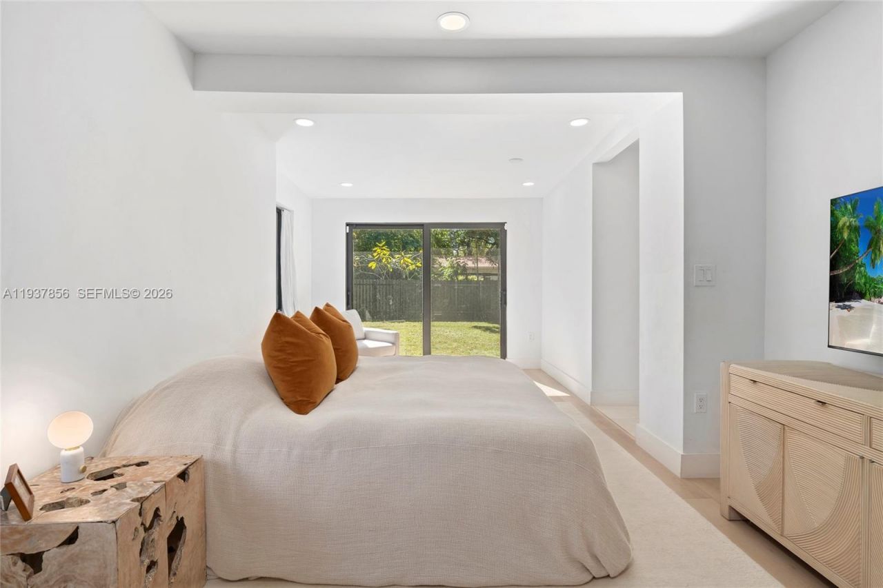 638 NE 141st St, North Miami, FL 33161 Photo