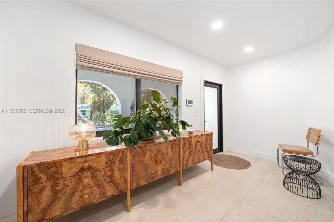 638 NE 141st St, North Miami, FL 33161 Photo