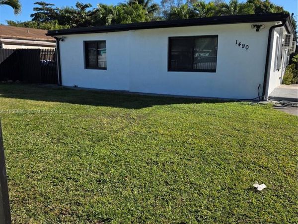 1490 NE 147th St , Miami, FL 33161