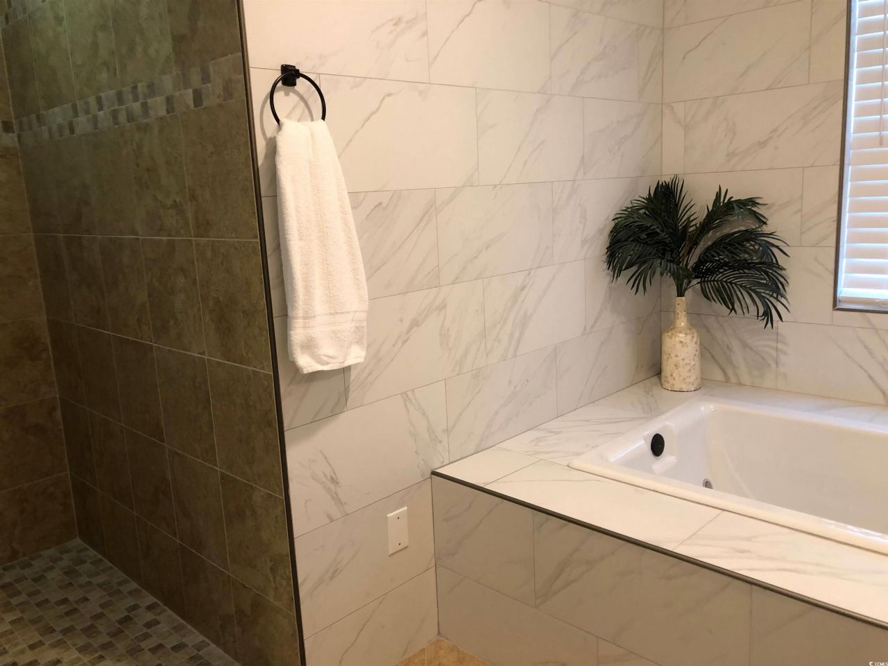 866 Brenda Pl. Photo 18