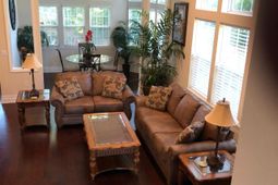 866 Brenda Pl. photo 4